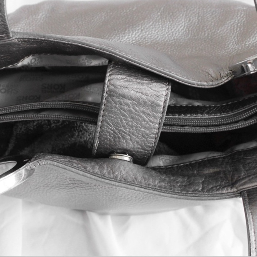 Vintage Michael Kors Fulton metallic silver bag in excellent used condition. - Picture 5 of 8